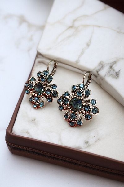 FAYRA ACCESSORIES Crystal Stone Flower Figured Earrings
