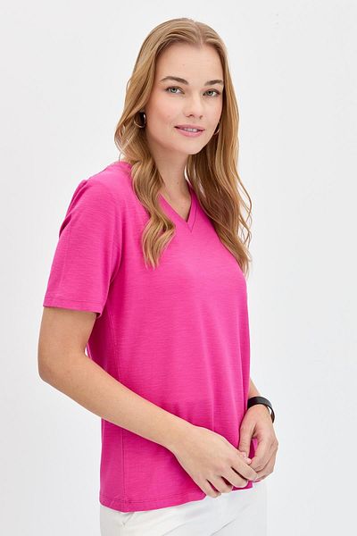 Desen Triko Women's V-Neck Flamed Fabric Basic T-Shirt Fuchsia