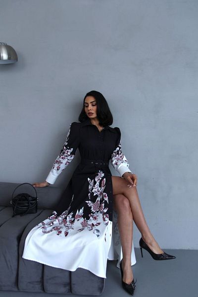 WellWay Rochie neagră cu guler de cămașă cu imprimeu floral Atlas, cu detaliu de nasturi (INCLUSIV CUREA)-2501