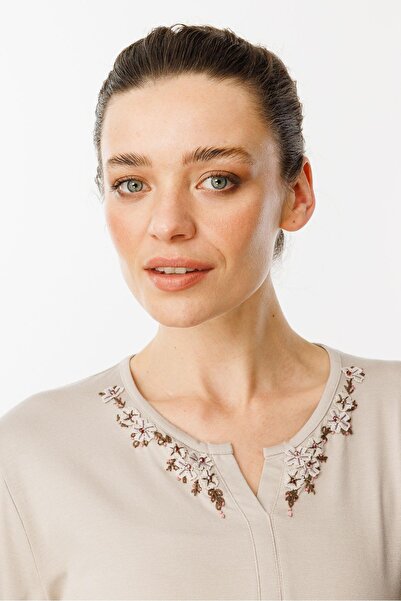 Desen Triko Μπεζ γυναικεία μπλούζα με δαντέλα με λουλούδια κεντημένη χτενισμένη βαμβακερή