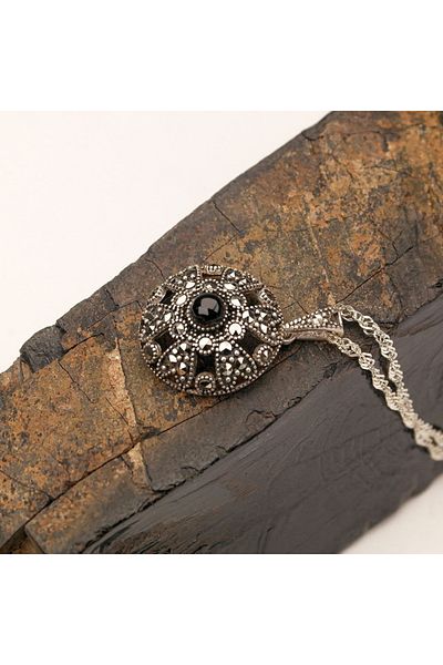 Skygo Silver Chain Oltu Stone Mold Patterned Necklace