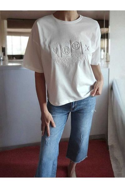BEBE PLUS Mold Print Detail Smile T-Shirt