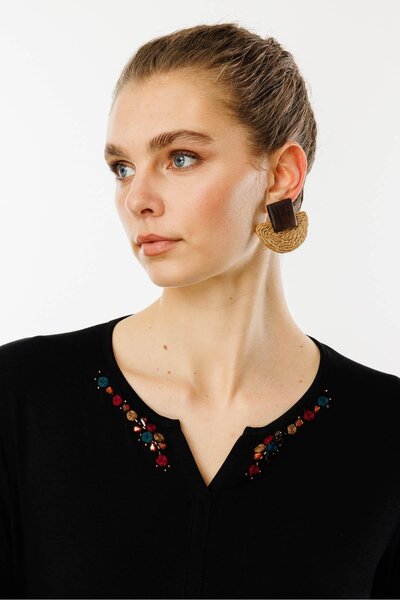 Desen Triko Bluză de damă cu decolteu rotund brodat manual, neagră