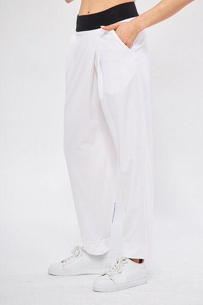 LAMANTE White Pants with Elastic Waist and Zipper Detail