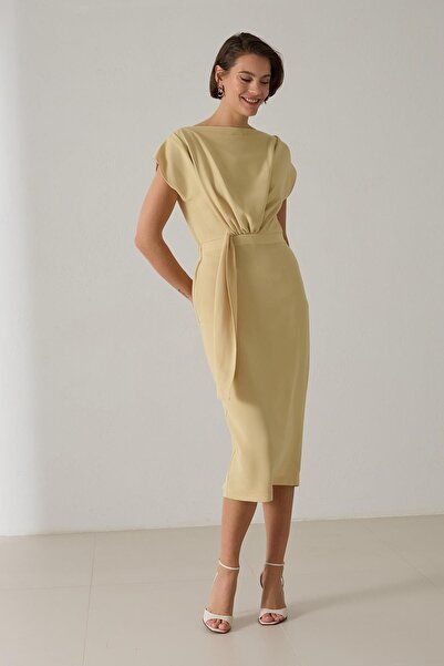 Setre Rochie midi cu detaliu de guler largi, galben unt, cu detaliu de cravată la talie
