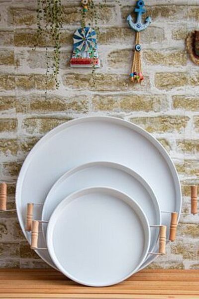 kitchen trend طقم صينية تقديم شاي معدنية بيضاء مكون من 3 قطع (51، 37، 30 سم) بمقابض خشبية