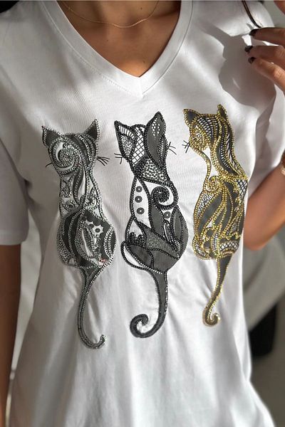 FEMELLE Women's White V-Neck Large Size Cat Sequin Sequin Embroidered 100% Cotton T-Shirt