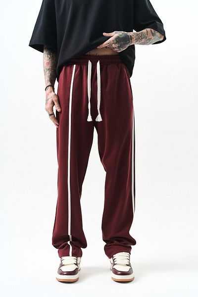 Respire Pantaloni de sport largi interlock cu dungi asimetrice pentru bărbați, roșu claret