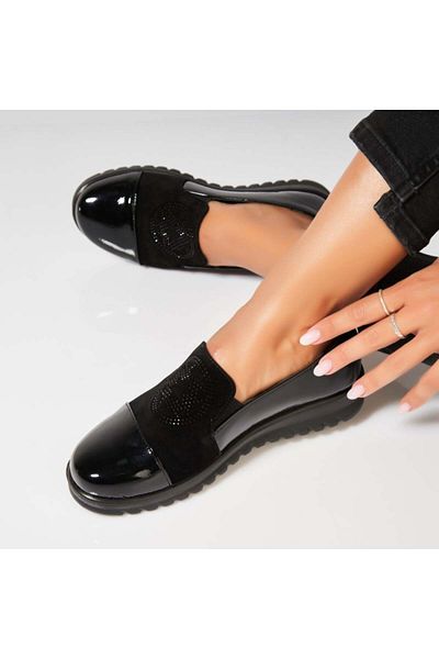 Joana Women's casual shoes in black patent leather Lukia