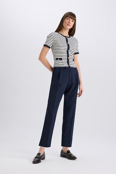 DeFacto Slim Fit Tričko Slim Fit Crew Výstřih s pruhovaným krátkým rukávem C2566Ax25Sp