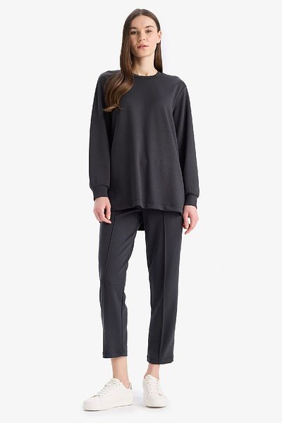 DeFacto Schwarze Sweatshirt-Tunika mit Rundhalsausschnitt und normaler Passform – D4598AX25SP