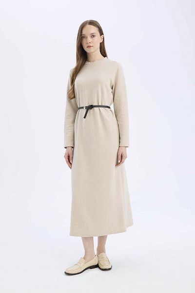 DeFacto Langärmliges Maxikleid mit Rundhalsausschnitt und Gürtel – reguläre Passform aus Thessaloniki-Stoff E5790AX25SP