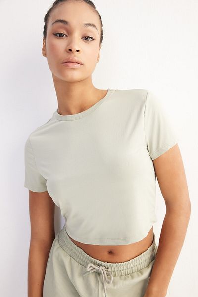 DeFacto Fit Crop Crew Neck Basic Plain Athlete Short Sleeve T-Shirt D7295Ax25Sp