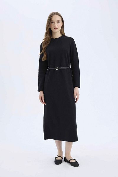 DeFacto Langärmliges Maxikleid mit Rundhalsausschnitt und Gürtel – reguläre Passform aus Thessaloniki-Stoff E5790AX25SP