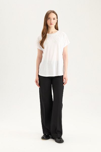 DeFacto Weißes Basic-T-Shirt mit Rundhalsausschnitt und kurzen Ärmeln E5954AX25SP