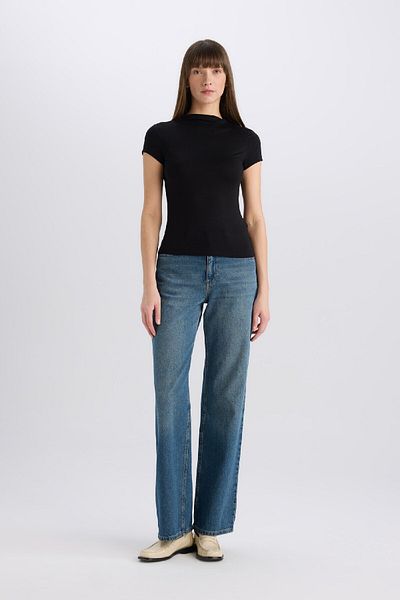 DeFacto Slim Fit Slim Fit Half Turtleneck Soft Touch Kurzarm-T-Shirt E5906ax25sp