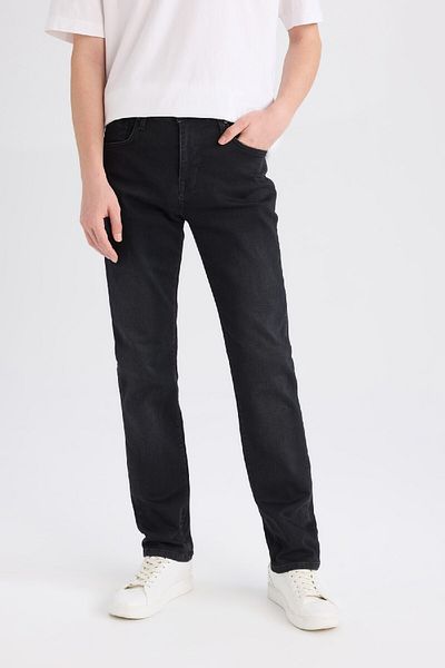 DeFacto Sergio-Jeanshose mit normaler Passform – reguläre Taille, Schlauchbein D7335AX25SP