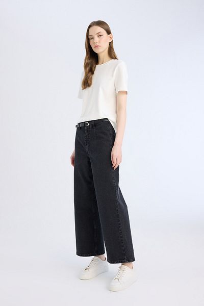 DeFacto Bequeme Jeans mit hoher Taille und Gürtel – knöchellanges spanisches Bein D5887AX25SP