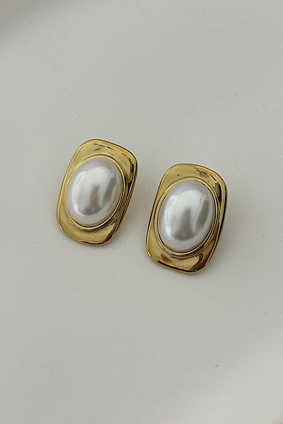 DELEIZA ACCESSORY Women's Gold Color Stainless Steel Oval Form Pearl Detailed Elegant Earrings
