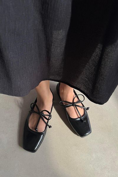 STRASWANS Sara Women's Black Wrinkled Leather Ballerina Ankle Strap