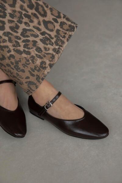 STRASWANS Women's Wrinkled Leather Ballerinas Brown