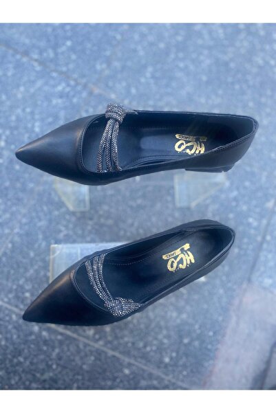 Aysun Ayakkabı حذاء باليه نسائي من الجلد باللون الأسود مع إكسسوارات حجرية