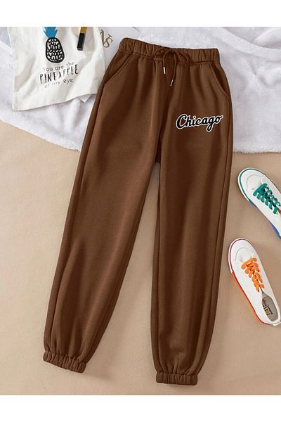 RPT MODA ΦΟΡΜΑ JOGGER ΜΕ Άνετο ΕΛΑΣΤΙΚΟ ΠΟΔΙ ΚΑΙ ΤΣΕΠΕΣ CHICAGO PRINTED JOGGER BOTTOM TRACKSUIT