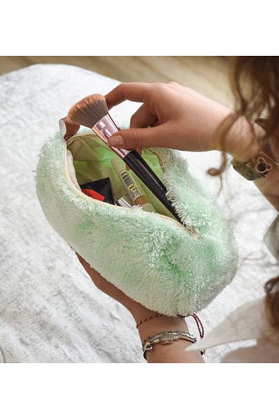 Özgüner Oyuncak Geantă de machiaj de pluș - Un design care combină eleganța și practicitatea