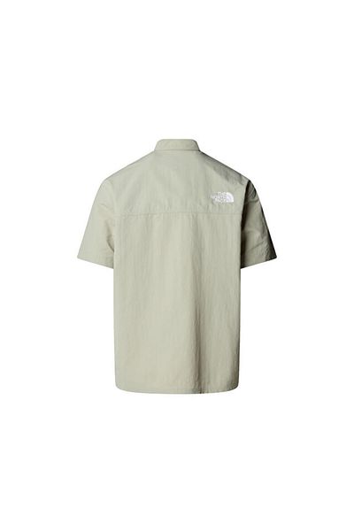 THE NORTH FACE U Nse Summer Chemisi - Γκρι μοντέλο σε ανδρικό εξωτερικό χώρο