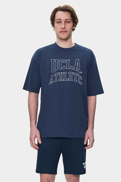 UCLA تي شيرت رجالي كبير الحجم مطبوع عليه رقبة دائرية باللون الأزرق الداكن من WEBSTER
