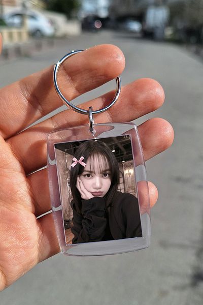 SARANG Breloc Lisa Blackpink cu cadru transparent