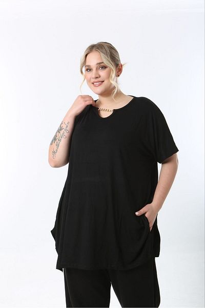 Butik Nilyam Women's Large Size Crew Neck Chain Window Detailed Stretchy Blouse 24735 Black