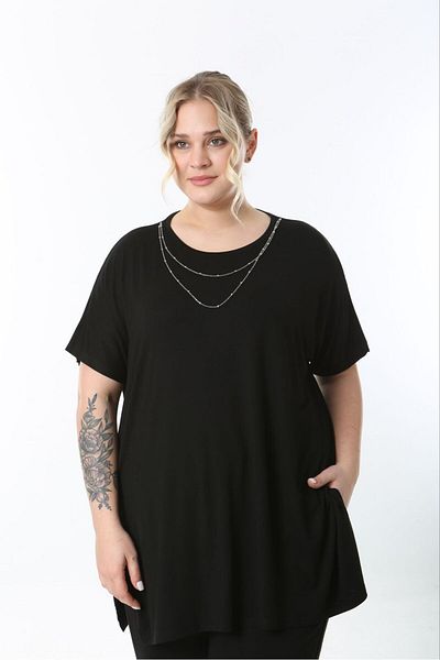 Butik Nilyam Women's Plus Size Crew Neck Chain Detailed Stretchy Blouse Black