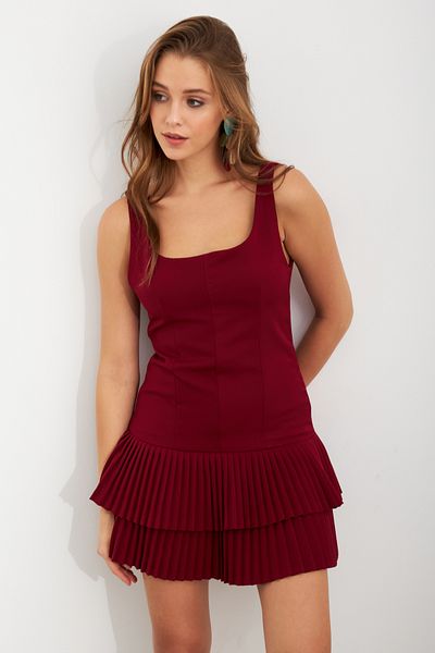 Cool & Sexy Rochie mini de damă bordeaux cu spate decoltat cu volane FRY101