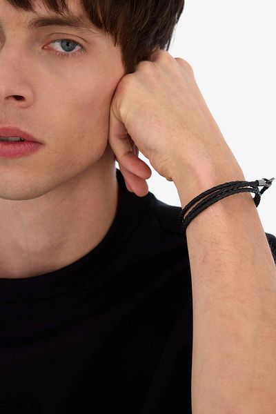 DeFacto AtolyeWolf x DeFacto Herren-Armband aus schwarzem Leder mit doppelt gefaltetem Stahlstück E6179AXNS