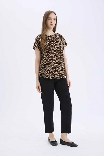 DeFacto Κανονική εφαρμογή Leopard Print Crew λαιμόκοψη κοντομάνικη μπλούζα E7038ax25sp