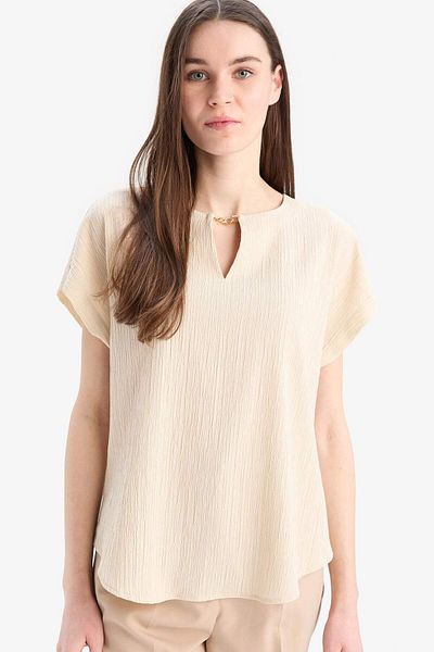 DeFacto Regular Fit Apache Collar Basic μασίφ κοντομάνικη μπλούζα E6586AX25SP