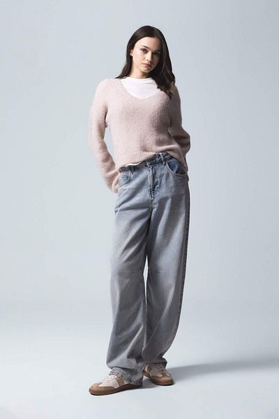 DeFacto Regular Fit V-Neck Basic Plain Seamless Knitwear Sweater E9170Ax25Sp