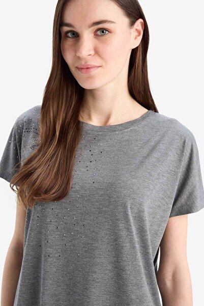 DeFacto Einfaches, einfarbiges Kurzarm-T-Shirt mit Rundhalsausschnitt E9333AX25SM