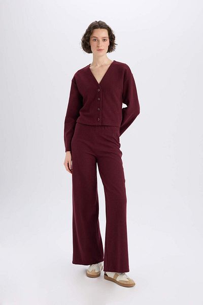 DeFacto 2er-Set Strickjacke mit V-Ausschnitt und Knöpfen, Hose mit weitem Bein und dehnbarer Taille E9859AX24WN