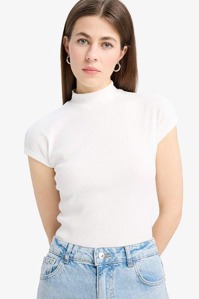 DeFacto Slim Fit Collar Basic Short Sleeve T-Shirt F0365Ax25Sp