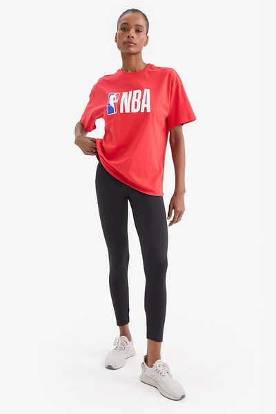 DeFacto Fit Nba Wordmark Oversize Wide Fit Printed Short Sleeve T-Shirt V9082Az25Sp
