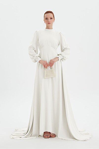 Birgül Bektaş Φόρεμα Elena σε ανοιχτό λευκό χρώμα με ουρά