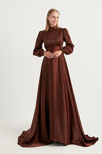 Birgül Bektaş Rochie maro Elena cu trenă