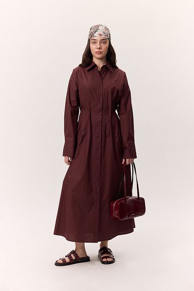 Manuka Cămașă Burgundy este binevenită cu o rochie demnă