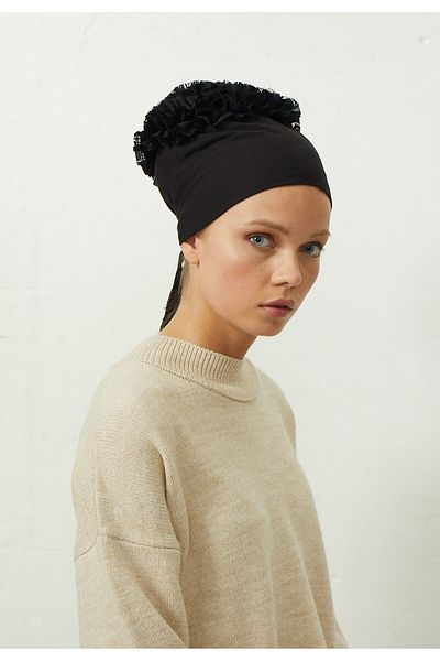 Fresh Eva Bonem with Black Lace Bun