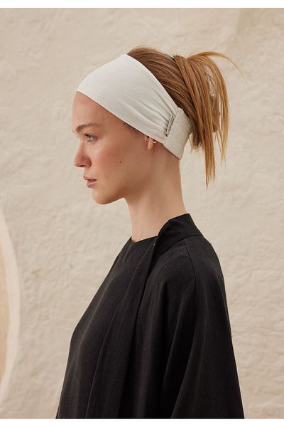 Fresh Ecru Color Slicon Non-Slip Bandana