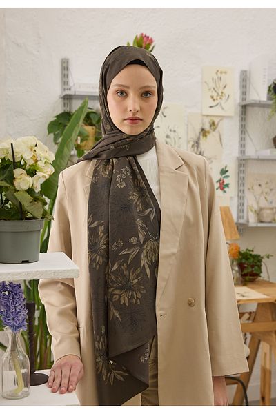 Fresh Dark Brown Aster Patterned Shawl