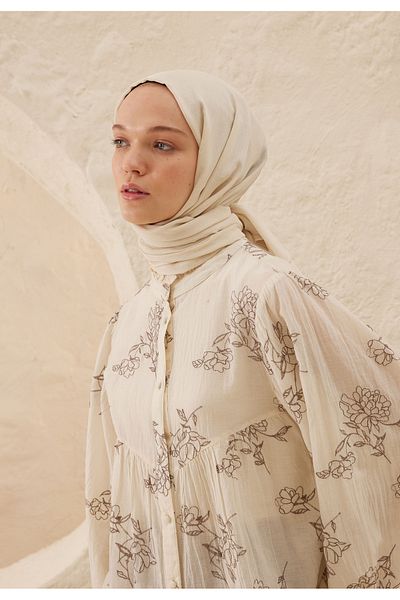 Fresh Viscose Shawl - Rami Ivory Model