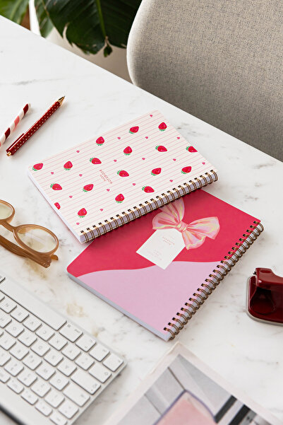 PAPERORA A5 Spiralli Karton Kapak 2’li Set Çizgili Okul Defteri 80 yaprak, Ders Programlı Çilek